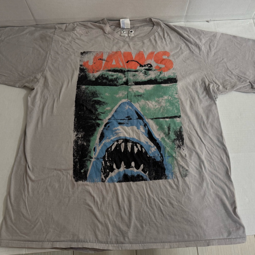 Universal Studios Distressed Print Jaws T Shirt Men's Size XL Grey Port & Co.